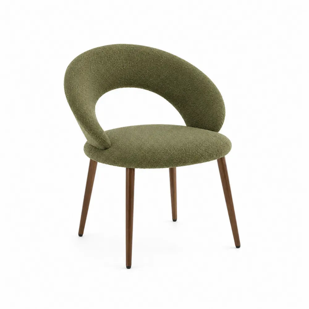 Silla de comedor tapizada en bouclé verde oliva con respaldo semicircular y patas de madera marrón 55 x 58 x 83 cm