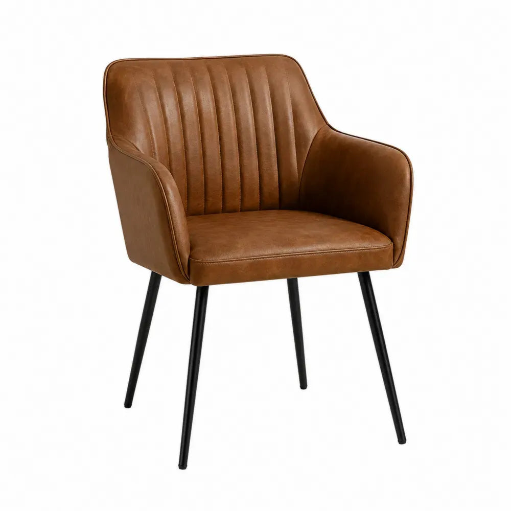 Silla de comedor tapizada en PU marrón coñac con reposabrazos y patas de acero negro 55 x 60 x 85 cm